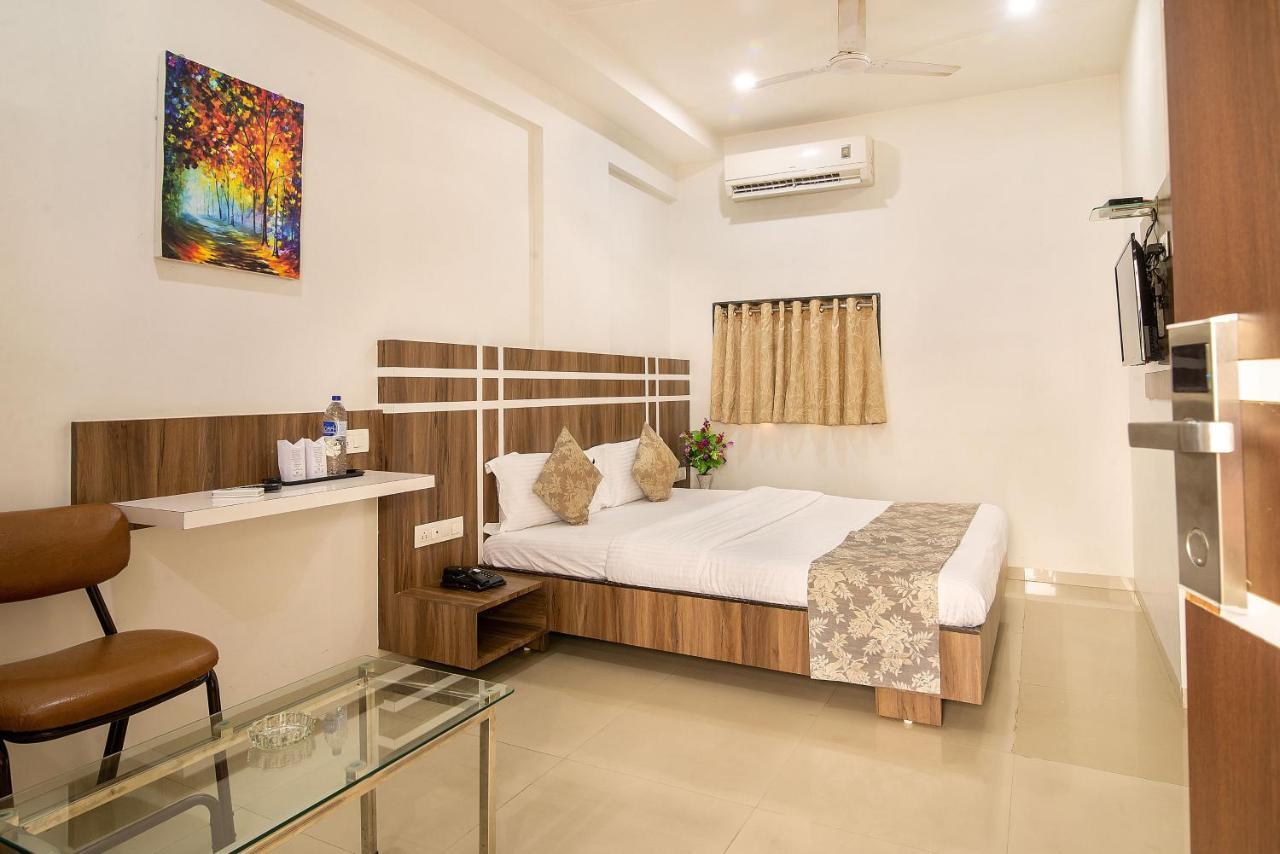Hotel Satkar Σουράτ Εξωτερικό φωτογραφία