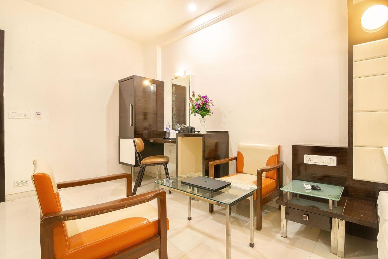 Hotel Satkar Σουράτ Εξωτερικό φωτογραφία